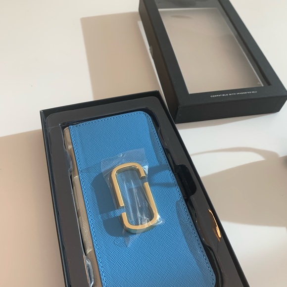 Marc Jacobs cell phone case - Picture 8 of 11